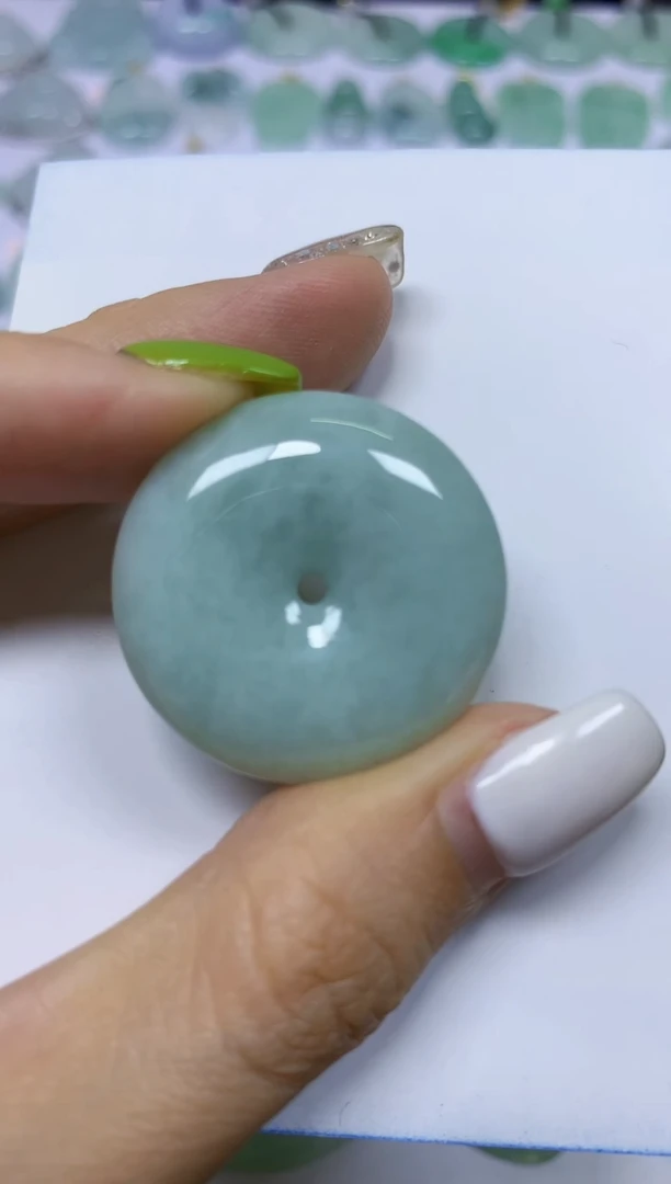 翡翠未镶嵌颈饰挂件