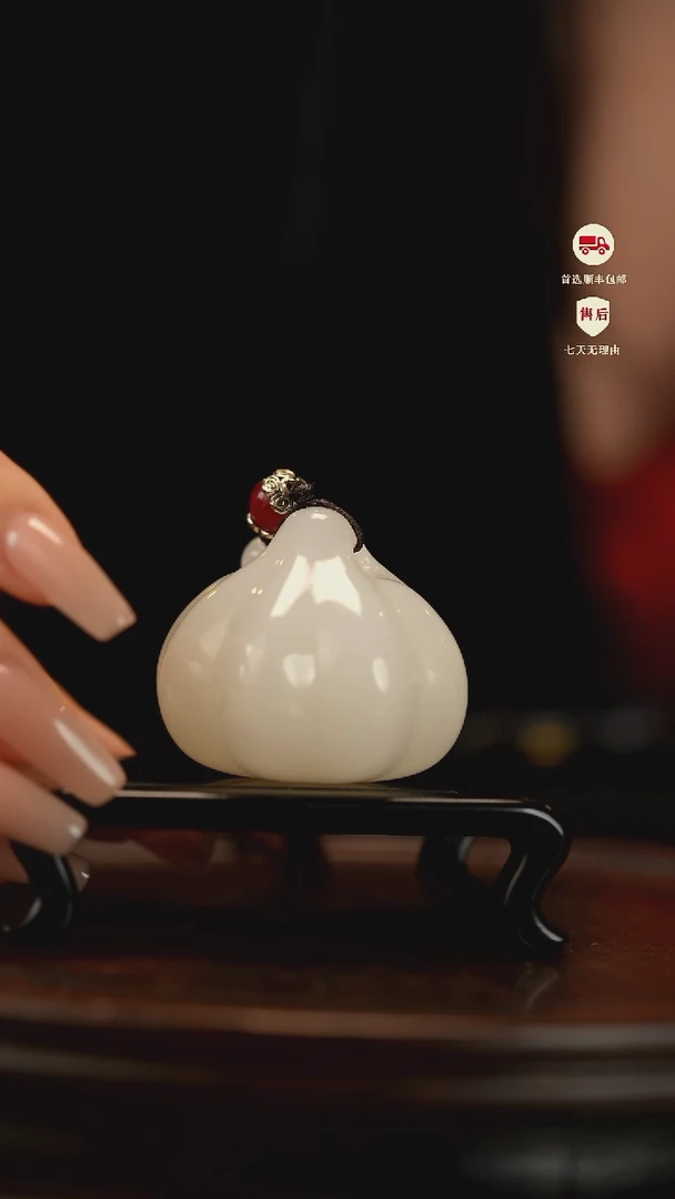 云南石荔枝白雕刻：胜算在握手把件摆件挂件