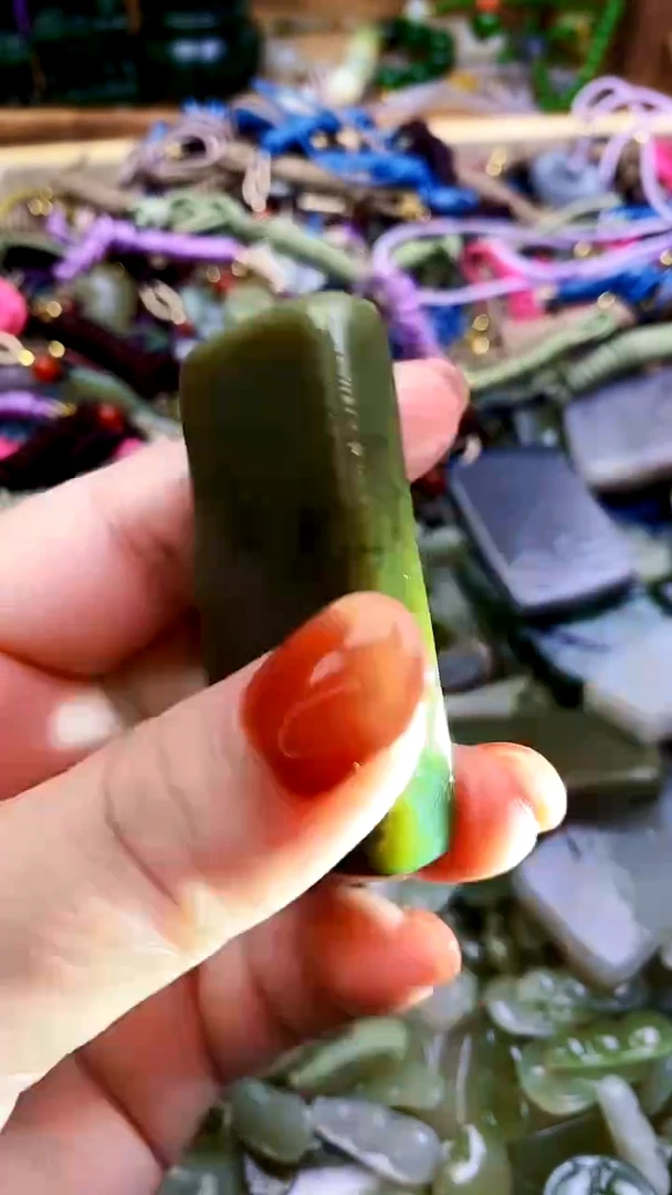 和田玉未镶嵌颈饰吊坠