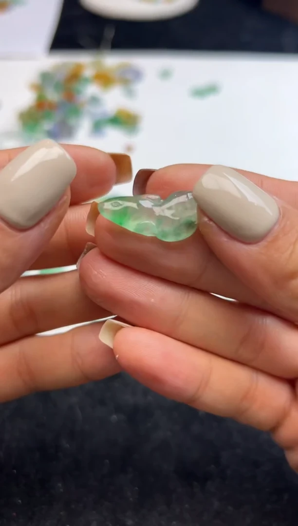 未镶嵌定制翡翠绿鱼1980+198-lhm187