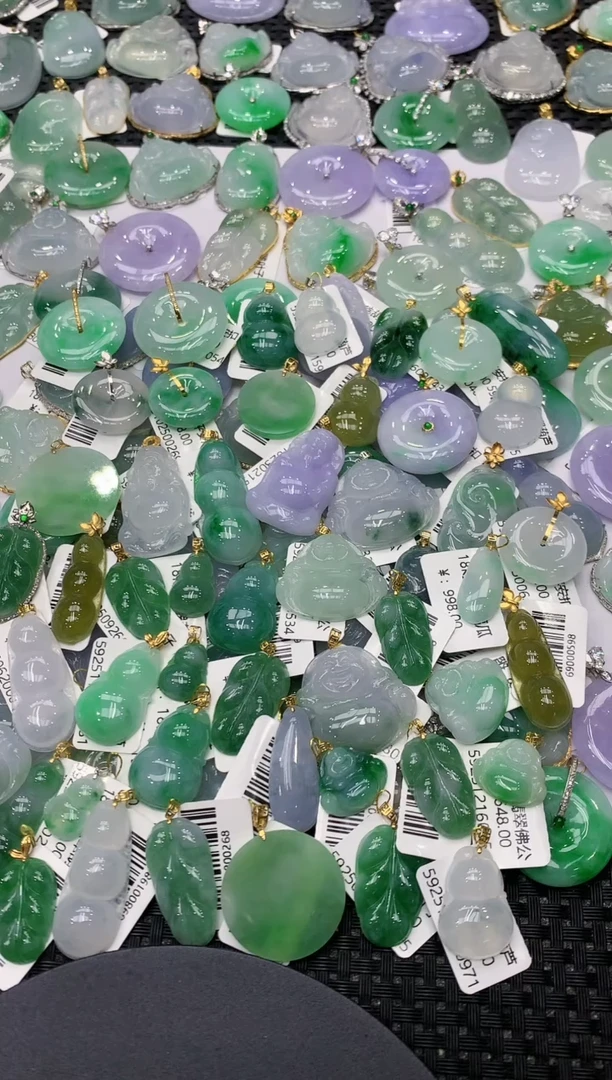 颈饰18K金镶嵌翡翠一物一证，9元证书费