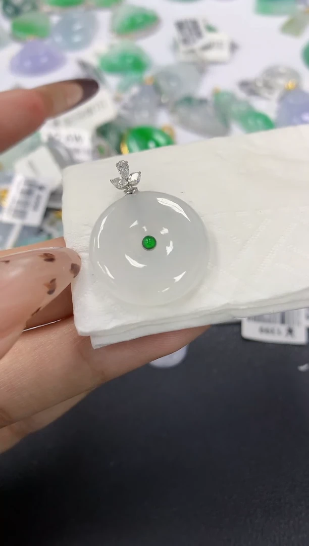 颈饰18K金镶嵌翡翠a货假一赔三支持复检百元上9元证书费自理