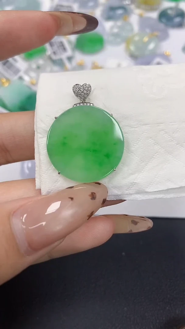 颈饰18K金镶嵌翡翠a货假一赔三支持复检百元上9元证书费自理