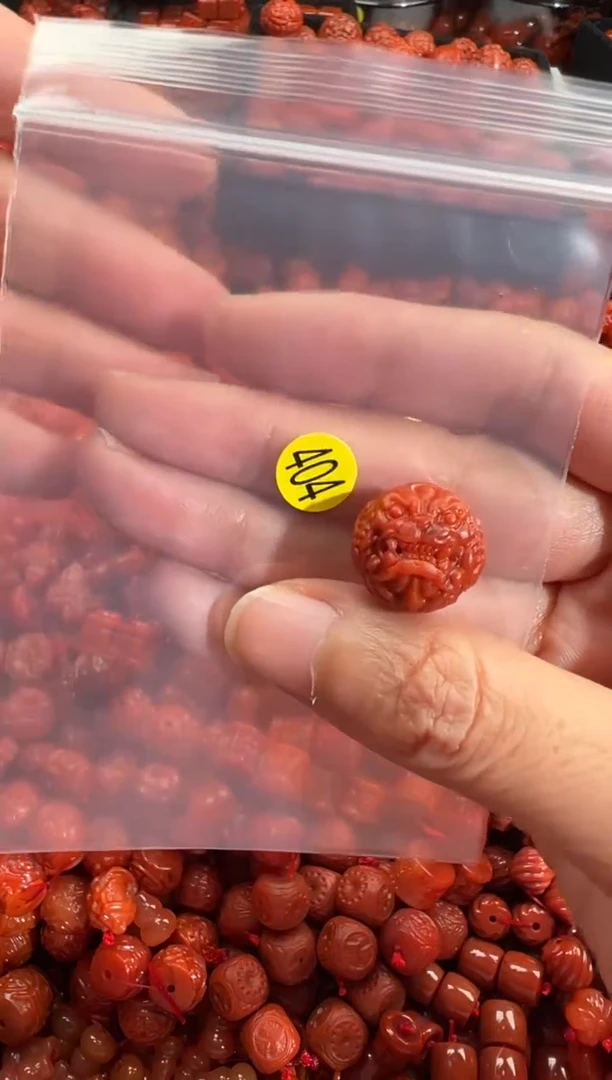 南红玛瑙未镶嵌颈饰1