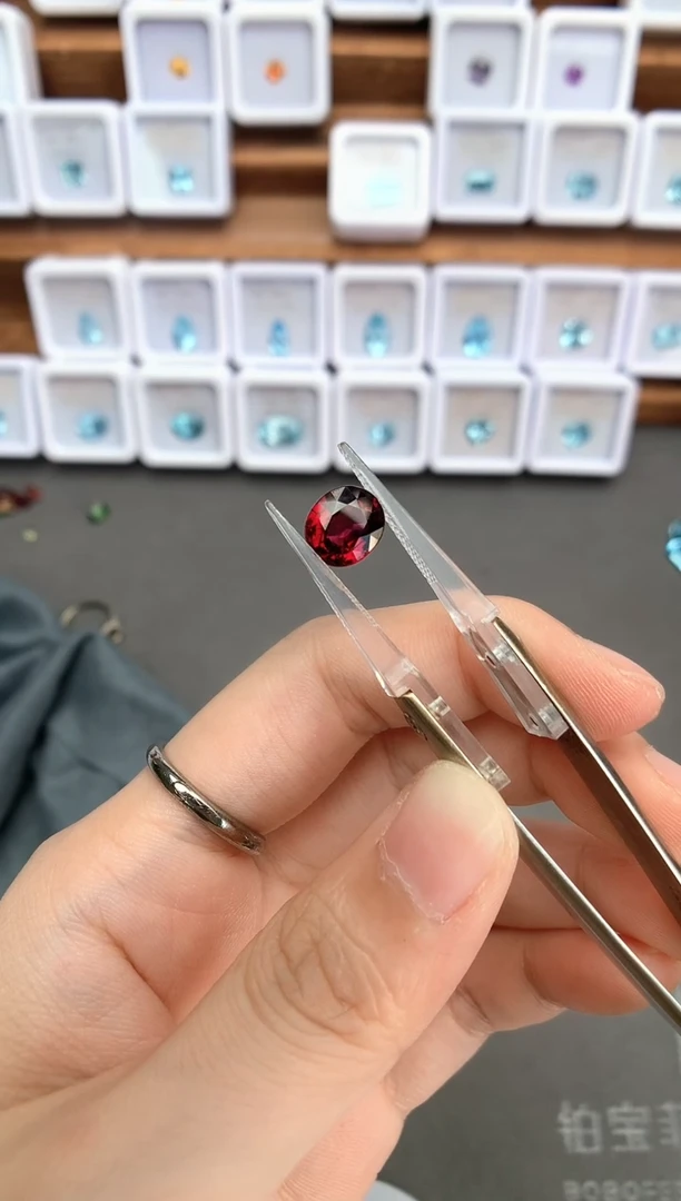 未镶嵌裸石定制石榴石奇*石3.23ct