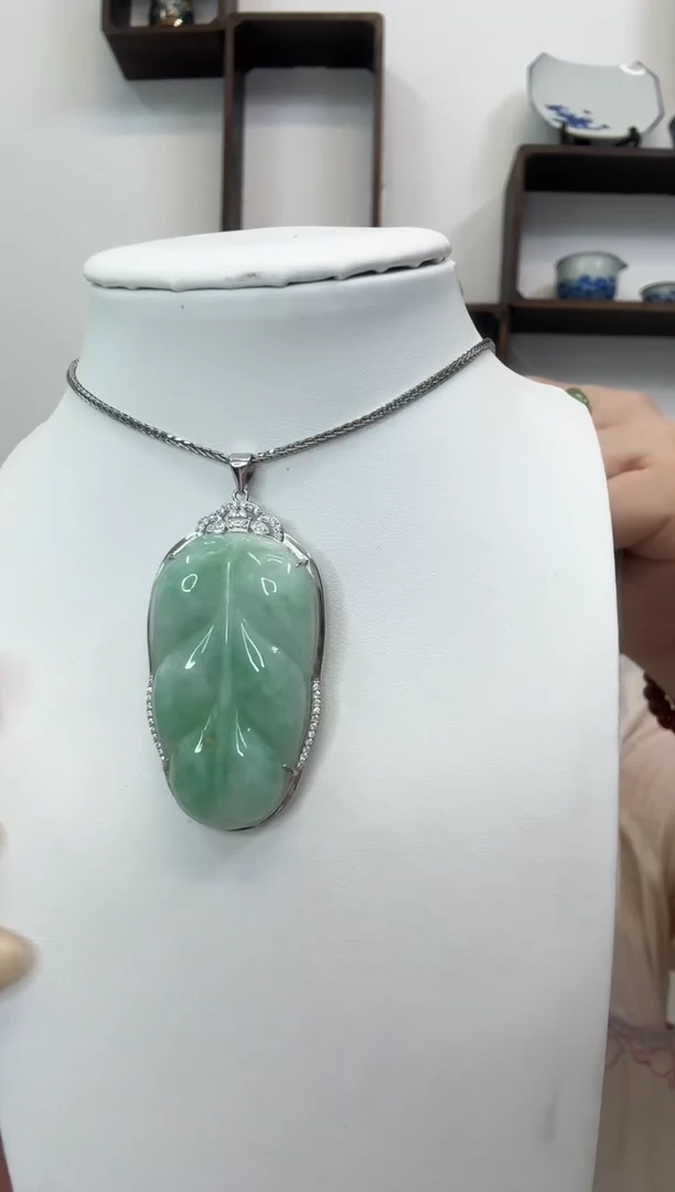 吊坠(赠链)银S925镶嵌翡翠叶子