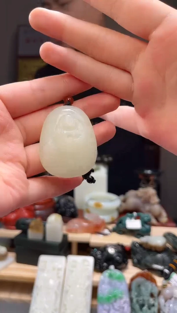 颈饰未镶嵌和田玉吊坠