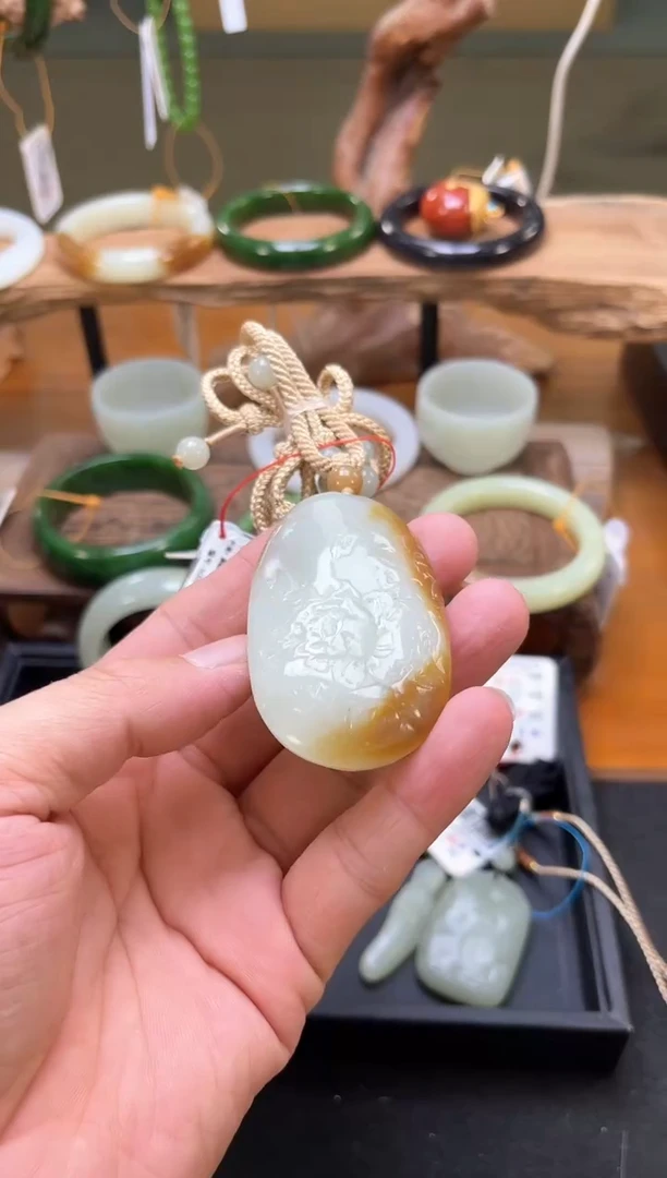 吊坠(不含链)未镶嵌和田玉且末金山糖 花开富贵