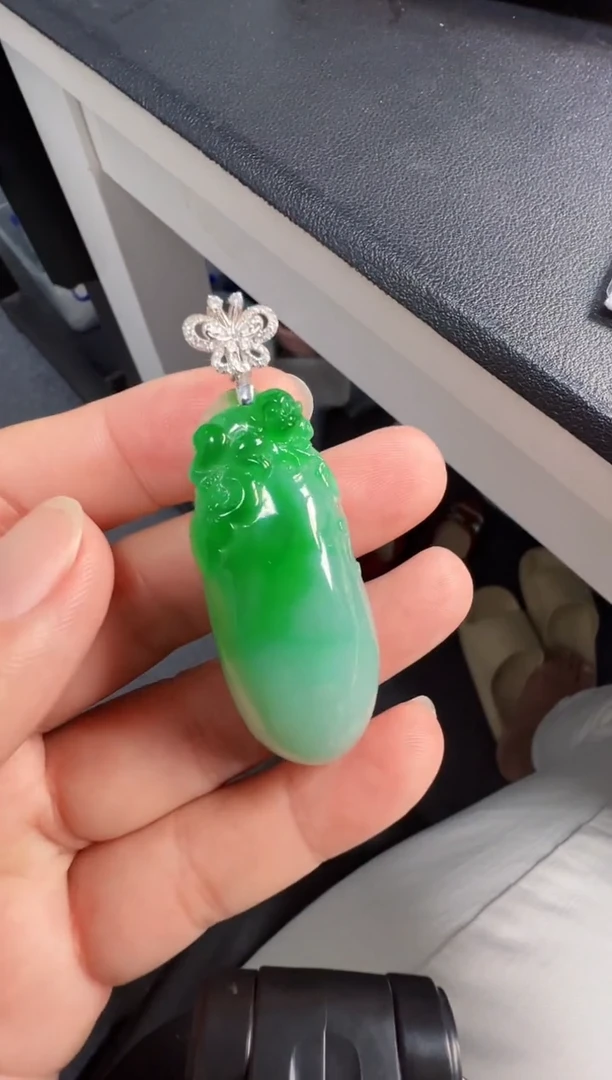 吊坠(不含链)18K金镶嵌翡翠1580