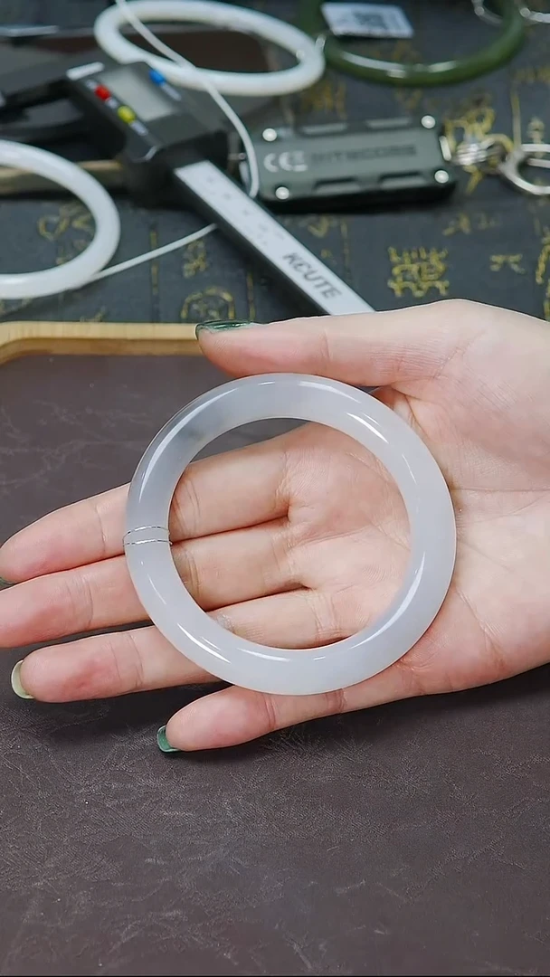 未镶嵌手镯和田玉57圈口   烟紫手镯