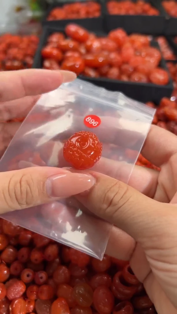 南红玛瑙未镶嵌颈饰1