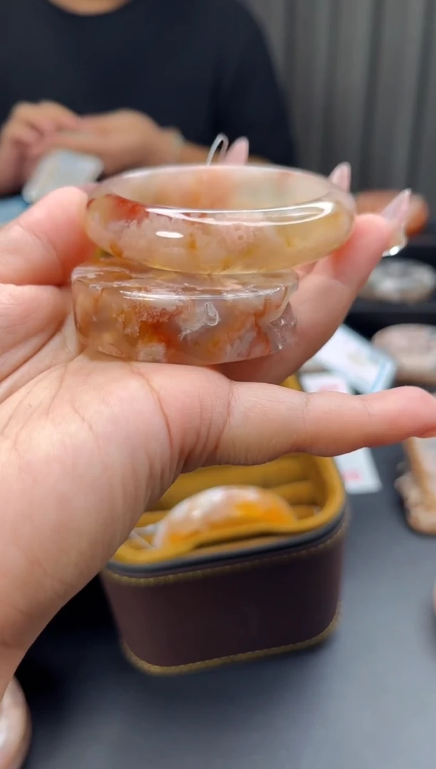 石英质玉手镯未镶嵌赠送镯心（圈口53