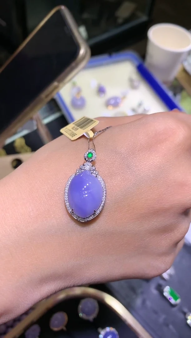 【闪购商品】翡翠吊坠(不含链)18K金镶嵌桃子