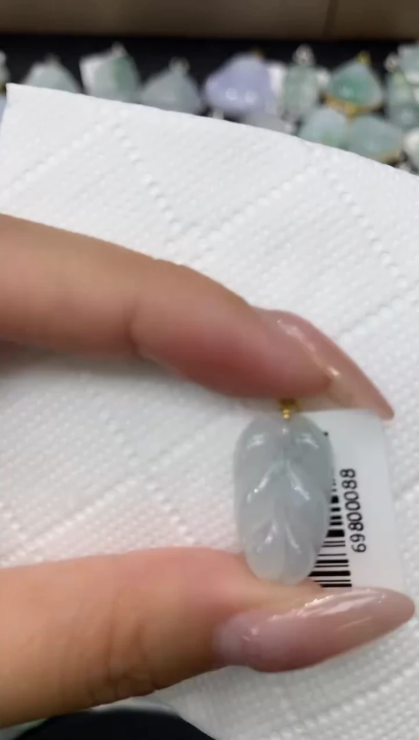 颈饰18K金镶嵌翡翠1111111111