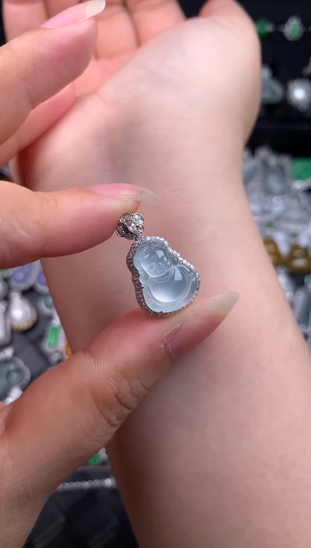 颈饰18K金镶嵌翡翠宝宝佛