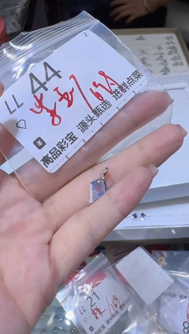 【闪购商品】水晶吊坠(不含链)银S925镶嵌多样性发一LL44