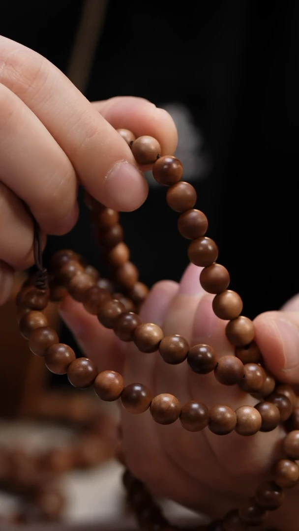 檀香木手串/手链●***?特价老山檀香0.8圆珠多圈108颗留疤