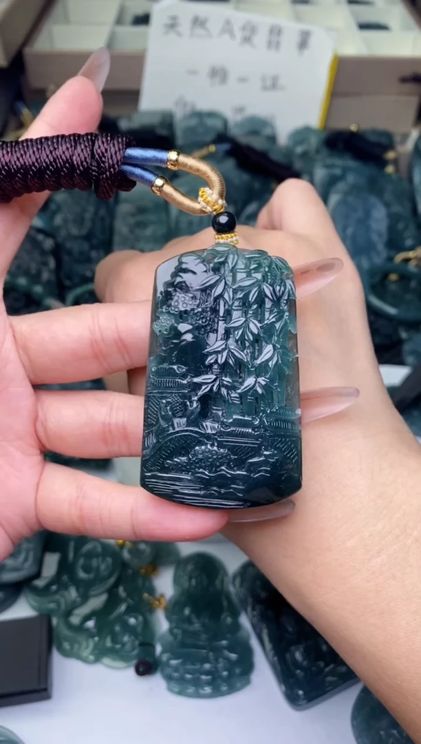 颈饰未镶嵌翡翠