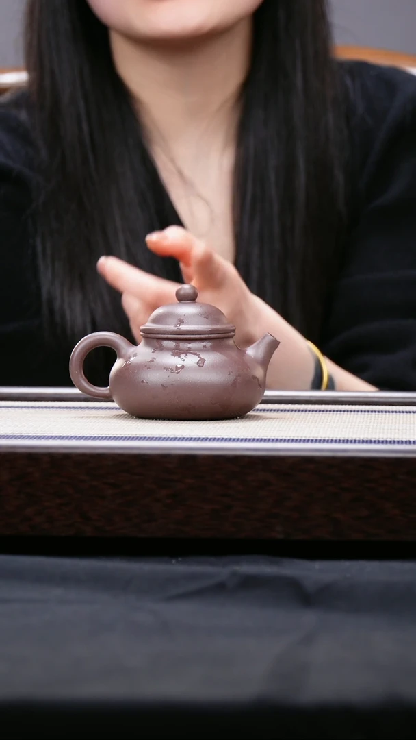 【闪购商品】紫砂茶壶四号井低槽青  容天壶 梅