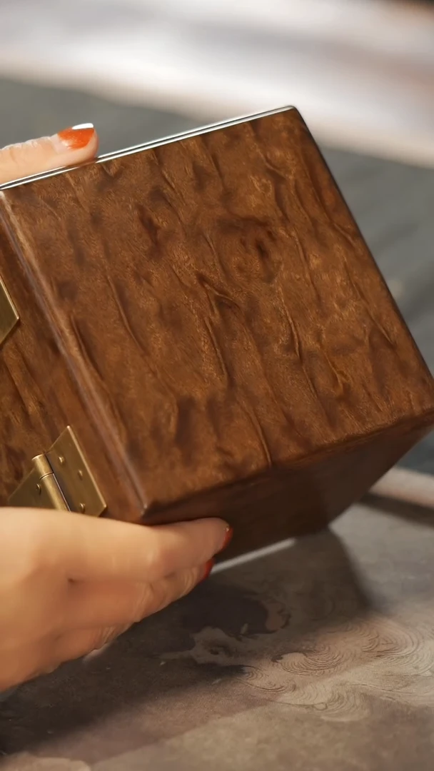 【闪购商品】金丝楠木雕龙胆纹精工一木一器方盒