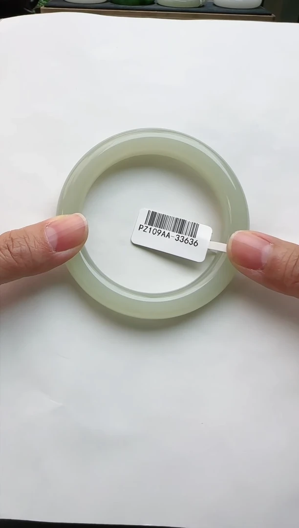 【闪购商品】和田玉手镯未镶嵌56