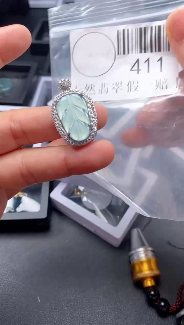 吊坠(不含链)未镶嵌翡翠411