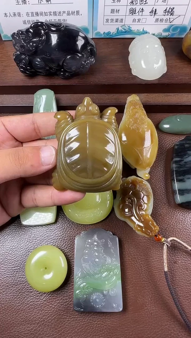 颈饰未镶嵌和田玉挂件