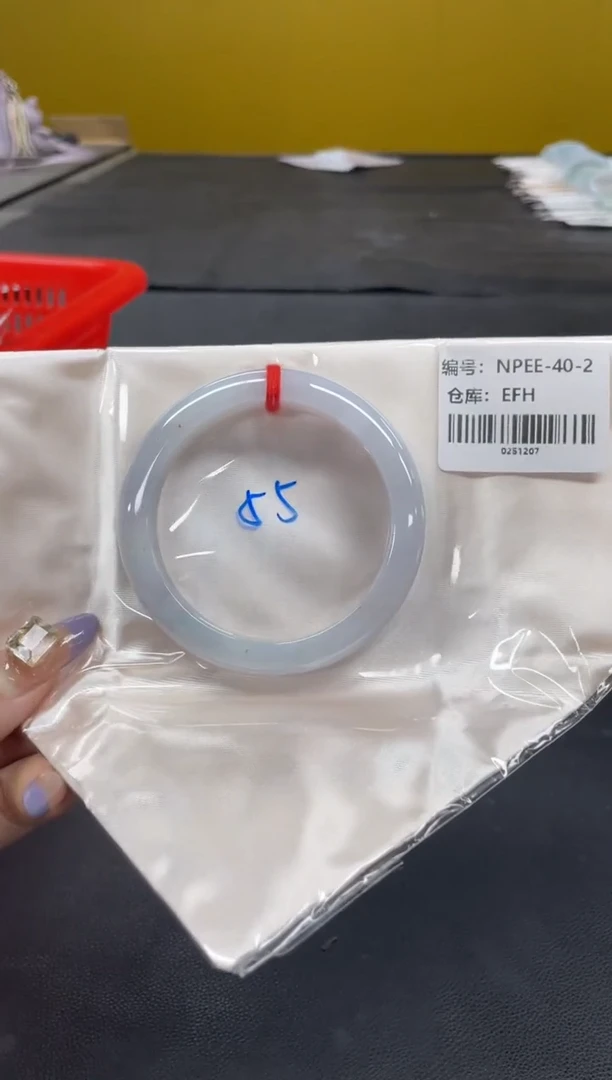 未镶嵌手镯翡翠小*涂翡翠手镯