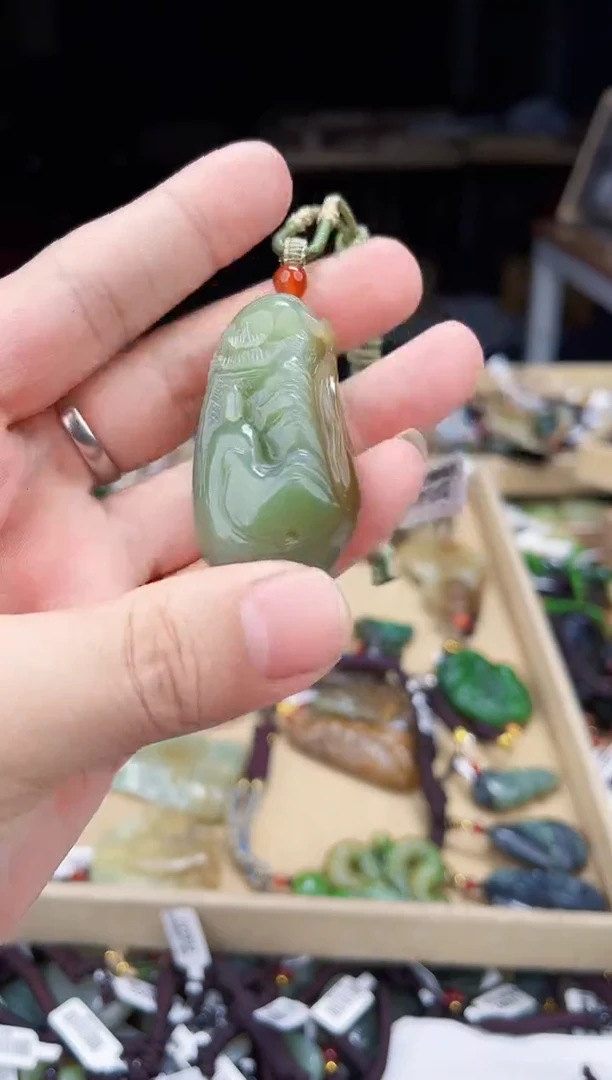 颈饰未镶嵌和田玉1