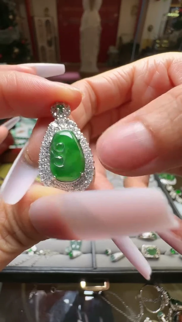 【闪购商品】翡翠吊坠(不含链)未镶嵌翡翠