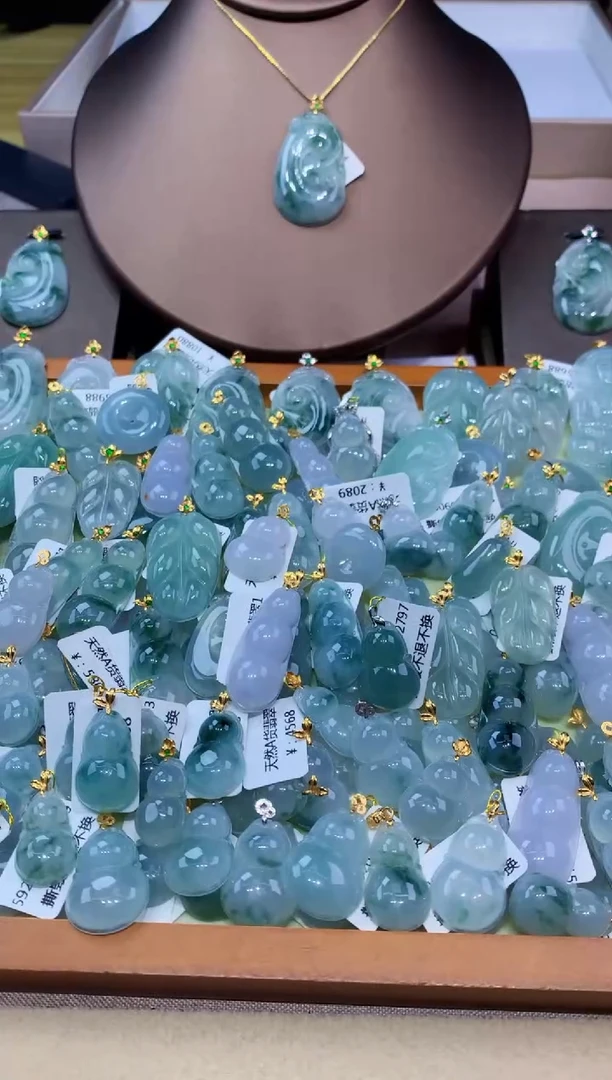 翡翠18K金镶嵌颈饰天然翡翠A货挂件