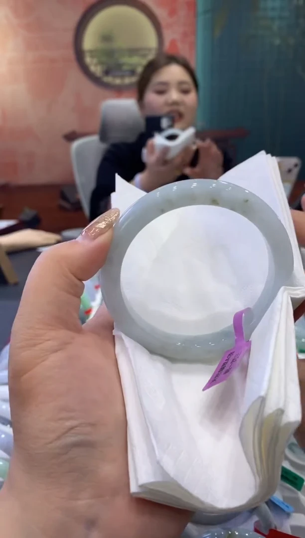 【闪购商品】翡翠手镯未镶嵌多人0011892