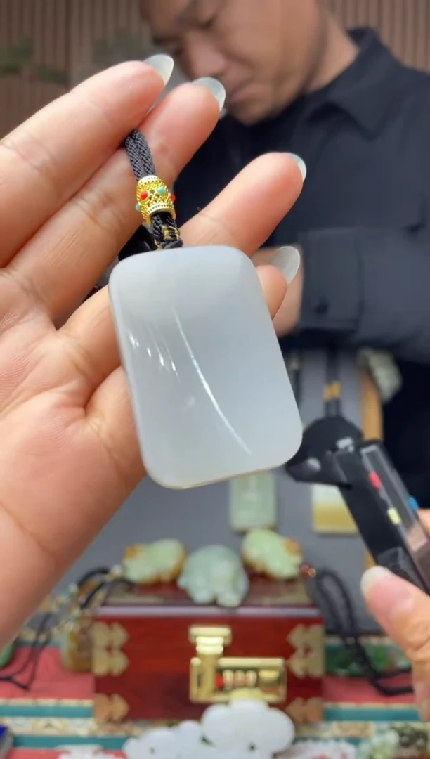 颈饰未镶嵌和田玉拍一发一