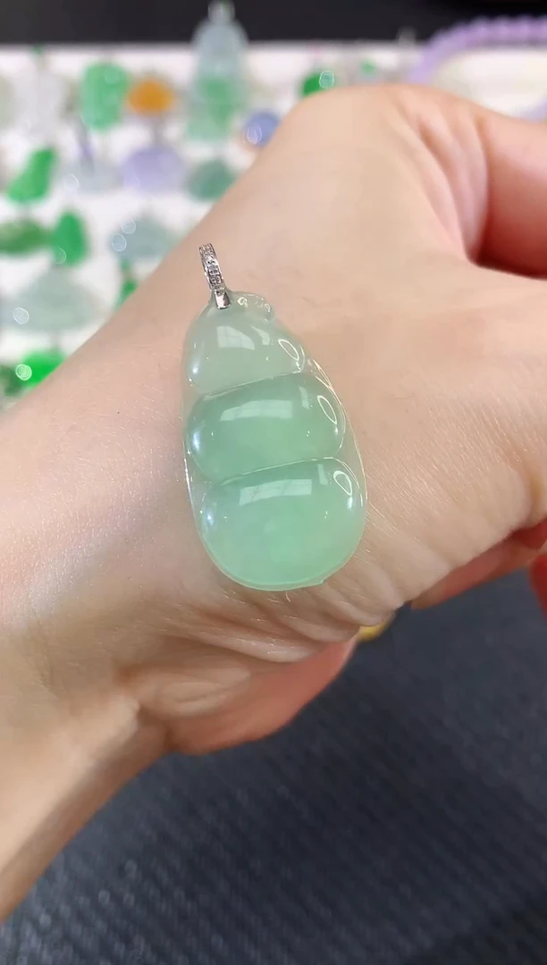 吊坠(不含链)18K金镶嵌翡翠豆子|2500
