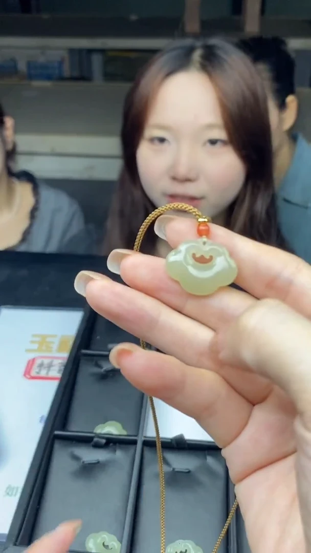 吊坠(赠链)未镶嵌和田玉多样性发其一-吊坠-D10799