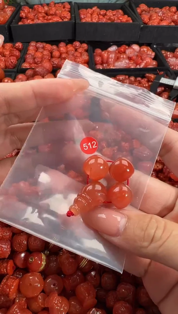南红玛瑙未镶嵌颈饰1