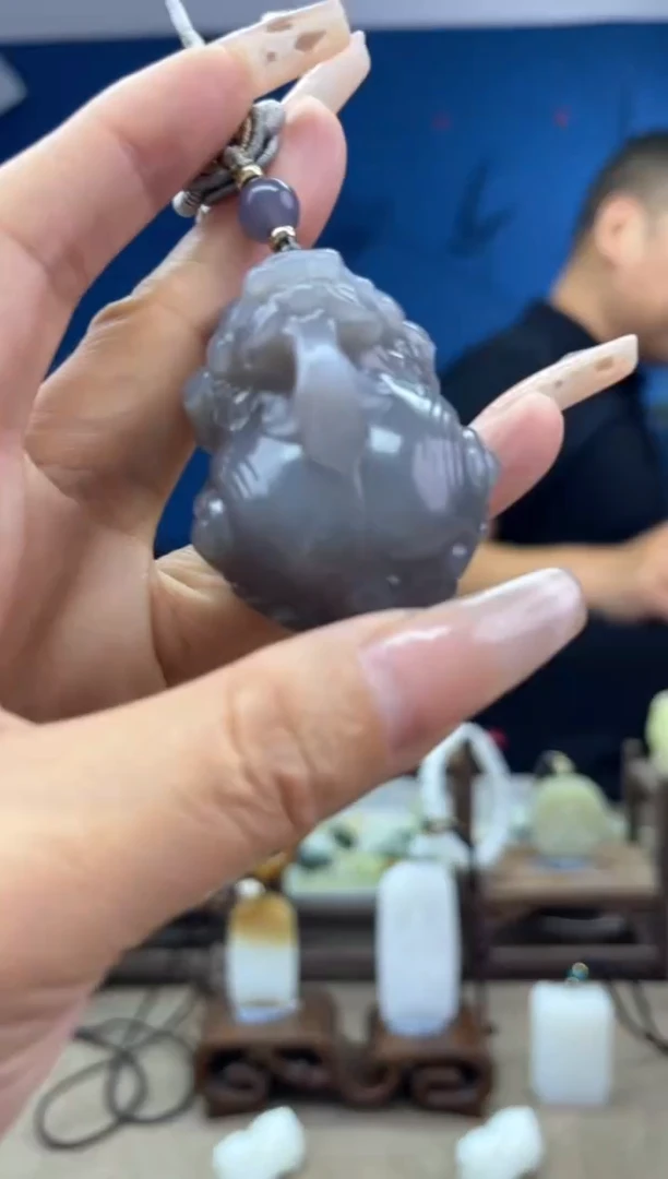 和田玉未镶嵌颈饰1