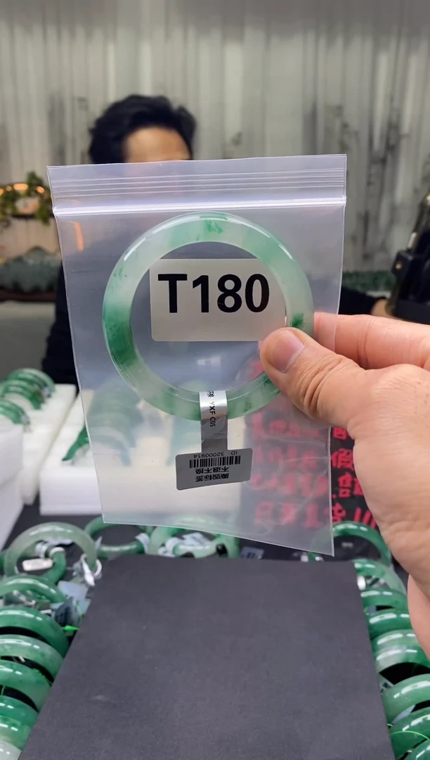 未镶嵌手镯石英质玉（非洲翠）56圈口T180