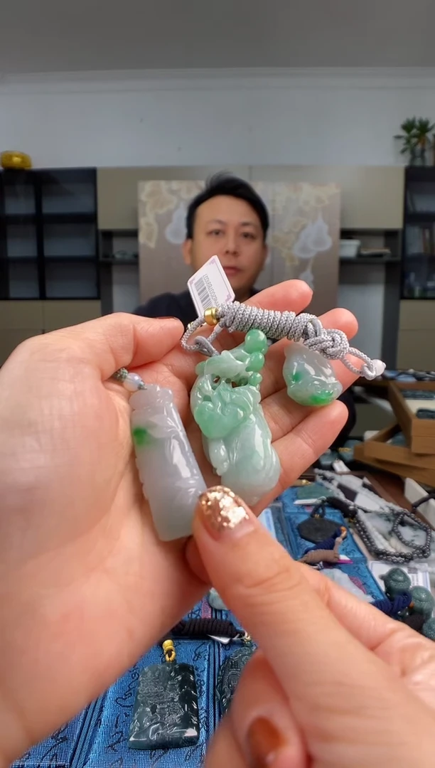 颈饰未镶嵌翡翠龚*多样性发其一