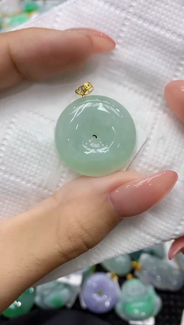 颈饰18K金镶嵌翡翠111111111111