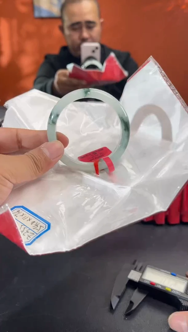 未镶嵌手镯翡翠4
