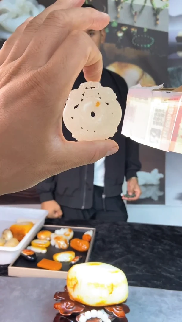 未镶嵌和田玉挂件茶****.和田玉