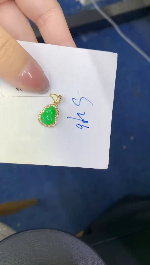 颈饰未镶嵌翡翠缅甸天然翡翠A货