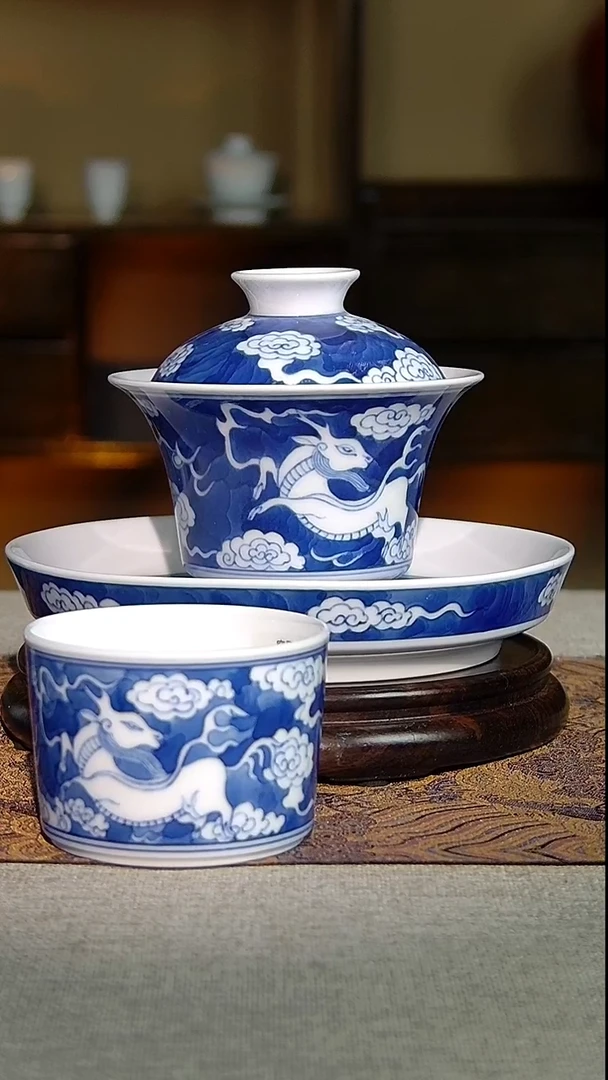 景德镇非遗全手制青花白地祥云瑞鹿套组