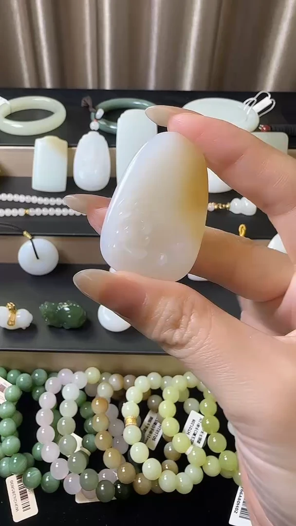 吊坠(赠链)未镶嵌和田玉PBT111-4