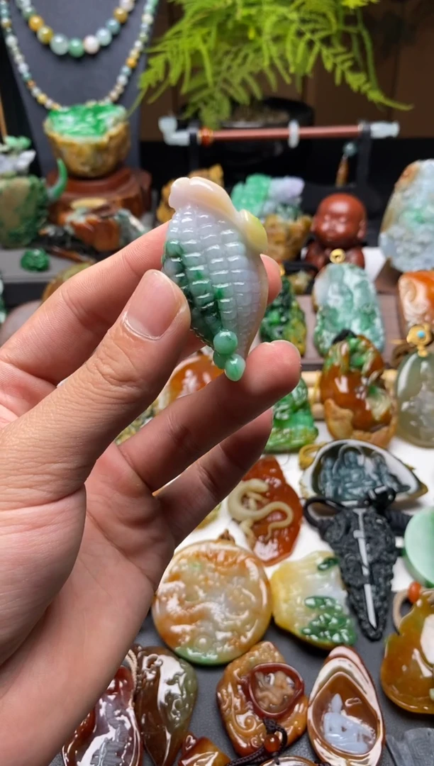 颈饰未镶嵌翡翠多彩玉米