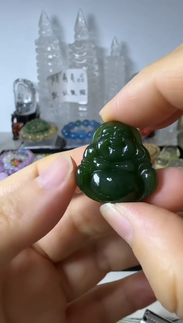 颈饰未镶嵌和田玉矿坑