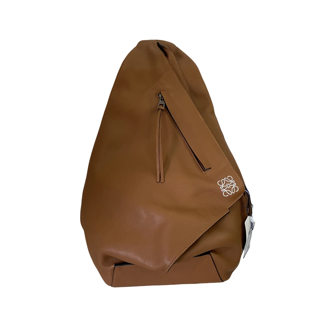 99新 LOEWE/罗意威 男士休闲时尚百搭橙色全皮大号胸包/280