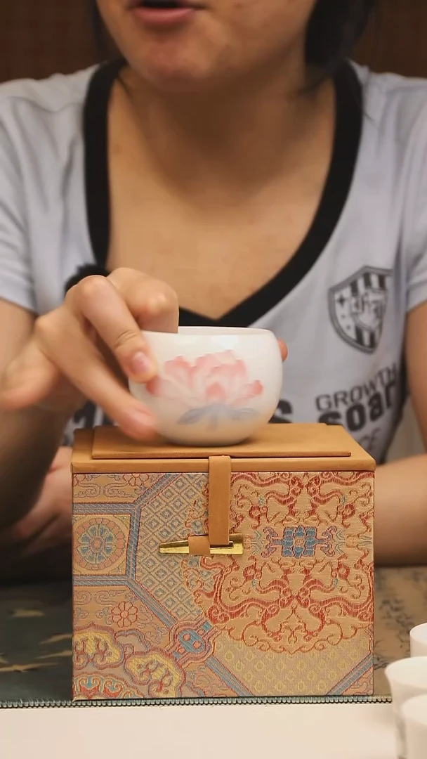 景德镇高温瓷牡丹冰种料罗汉杯