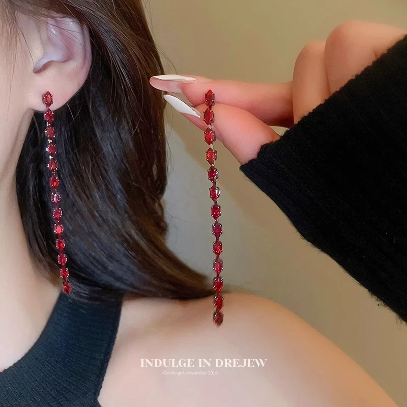 铜合金耳饰 2024新款红色流苏耳环爆款高级感夸张本命年新年耳饰